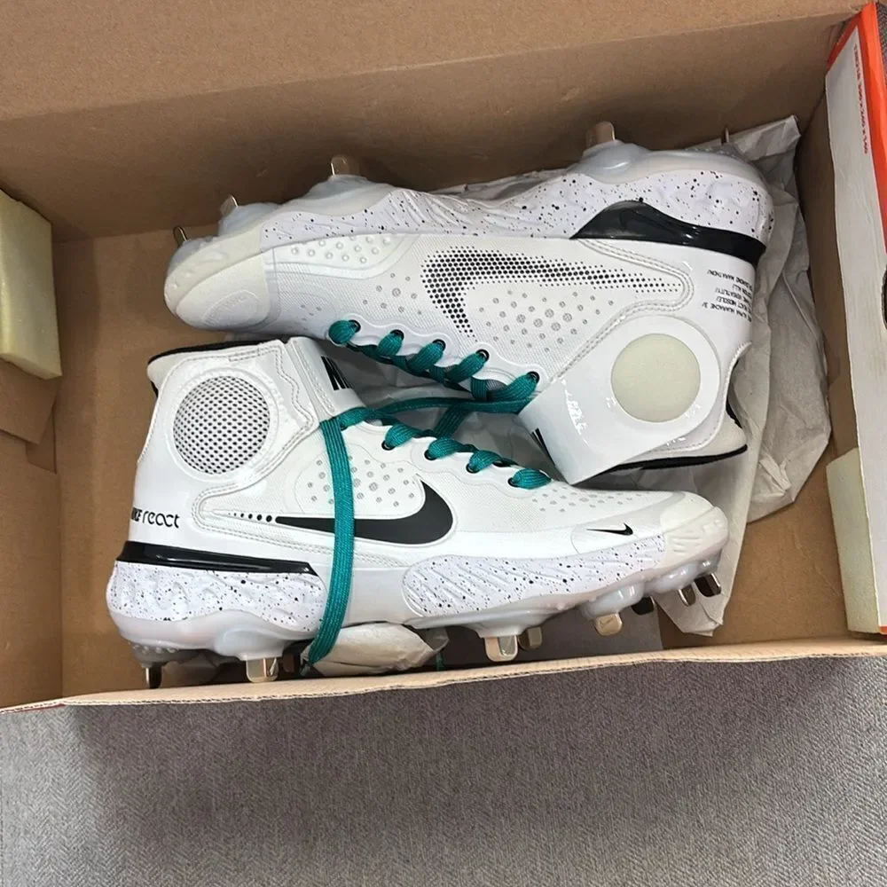 NIKE ALPHA HUARACHE ELITE 3 MID PREMIUM 